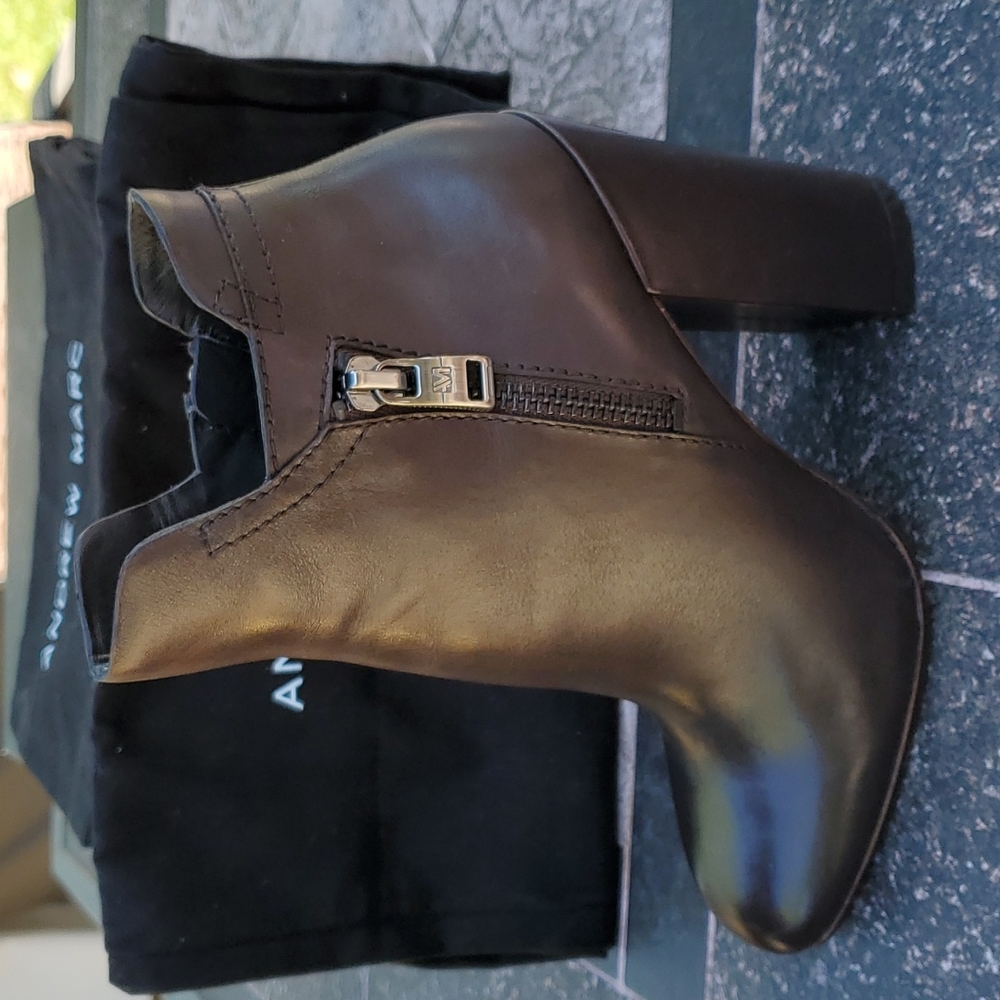 NWT!! ANDREW MARC TIFFANY ZIPPER BOOTS DARK BROWN